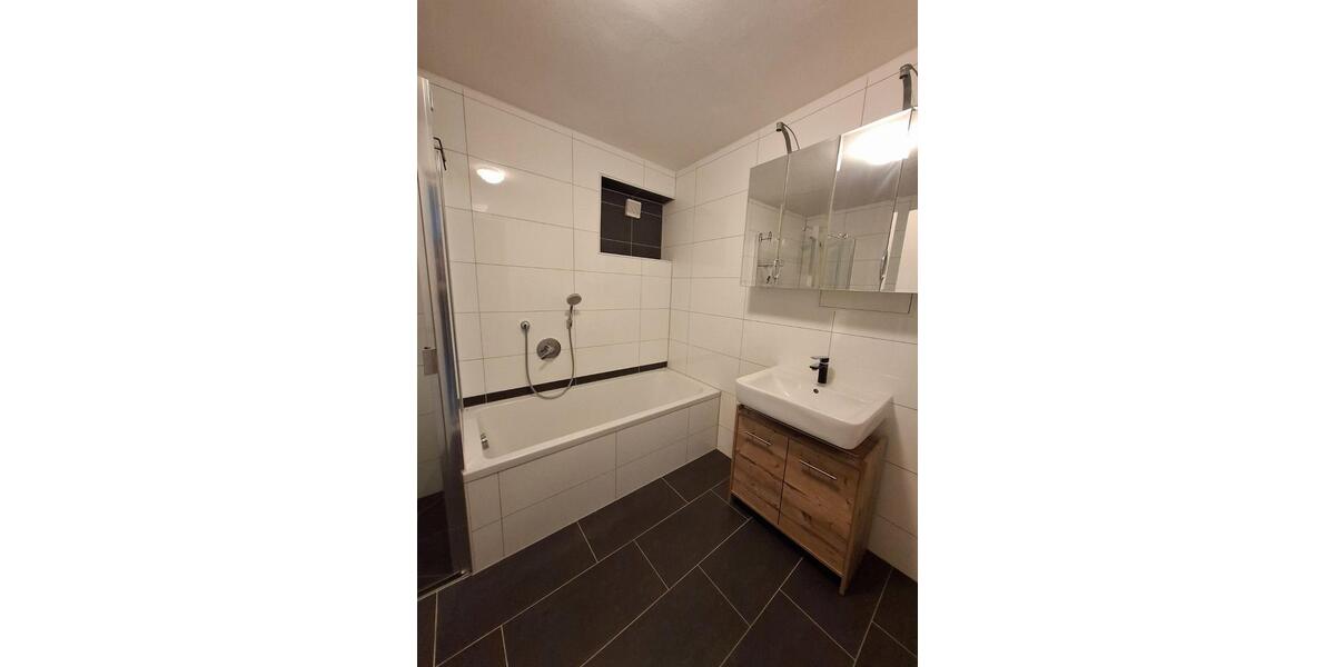 Erdgeschoßwohnung Oberndorf am Neckar - 3 Zimmer, 100 m&sup2;, 900&euro; | Angebot:25292632