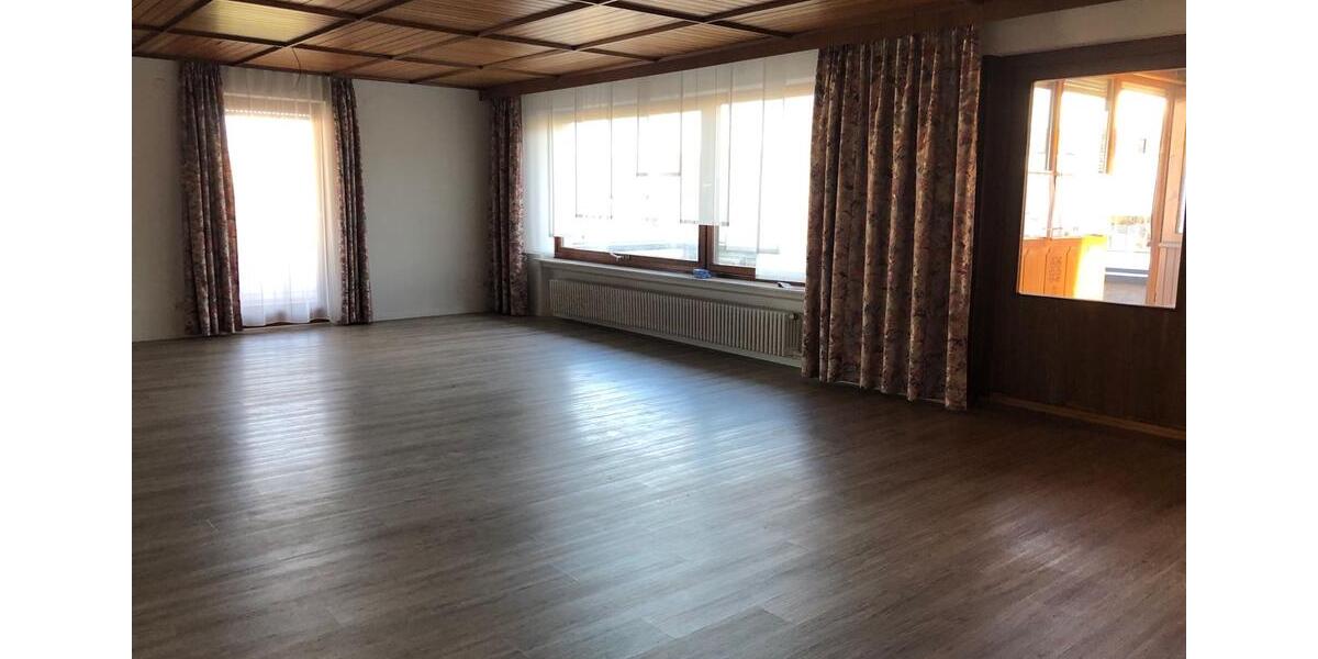 Etagenwohnung Aichhalden - 3 Zimmer, 190 m&sup2;, 1.200&euro; | Angebot:25905240