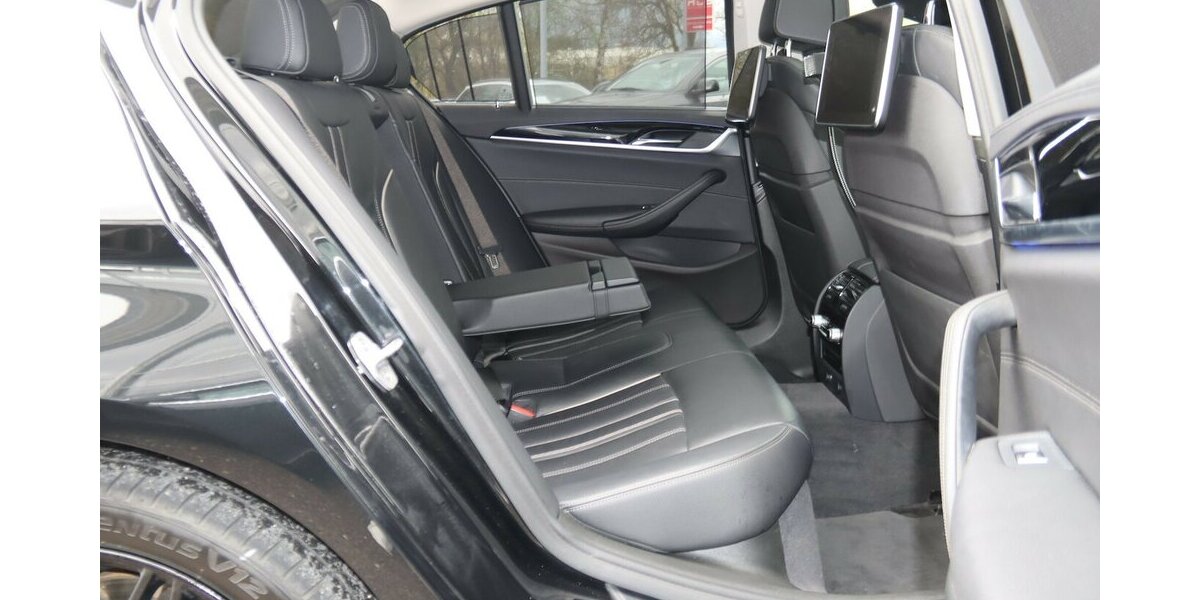 BMW 530e iPERFORMANCE/LUXURY LINE/TV/INNOVATIONS 132.551 km 25.900 &euro; Villingen-Schwenningen 78054