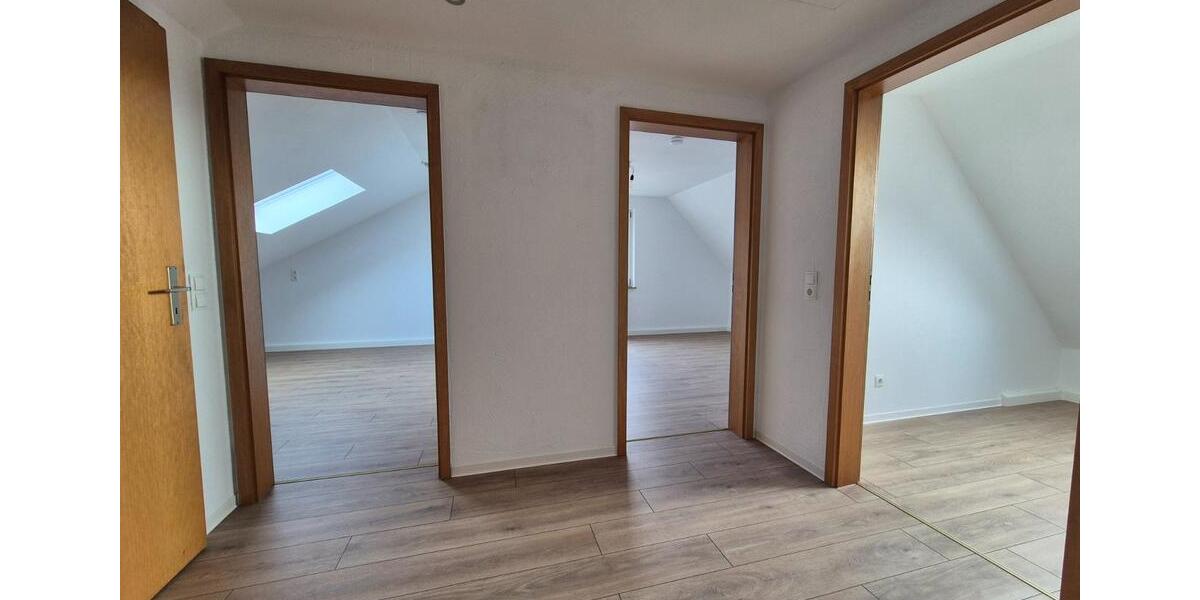 Dachgeschoßwohnung Oberndorf am Neckar - 3.5 Zimmer, 93 m&sup2;, 800&euro; | Angebot:25170911
