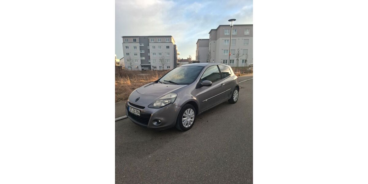 Renault Clio 213.000 km 2.449 &euro; Trossingen 78647