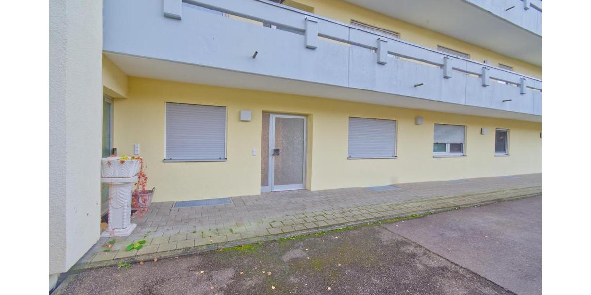 Helle 3,5 Zimmer-Erdgeschosswohnung mit eigenem Eingang, Balkon und TG-Stellplatz - Erdgeschoßwohnung Villingen-Schwenningen Schwenningen | Angebot:23555221