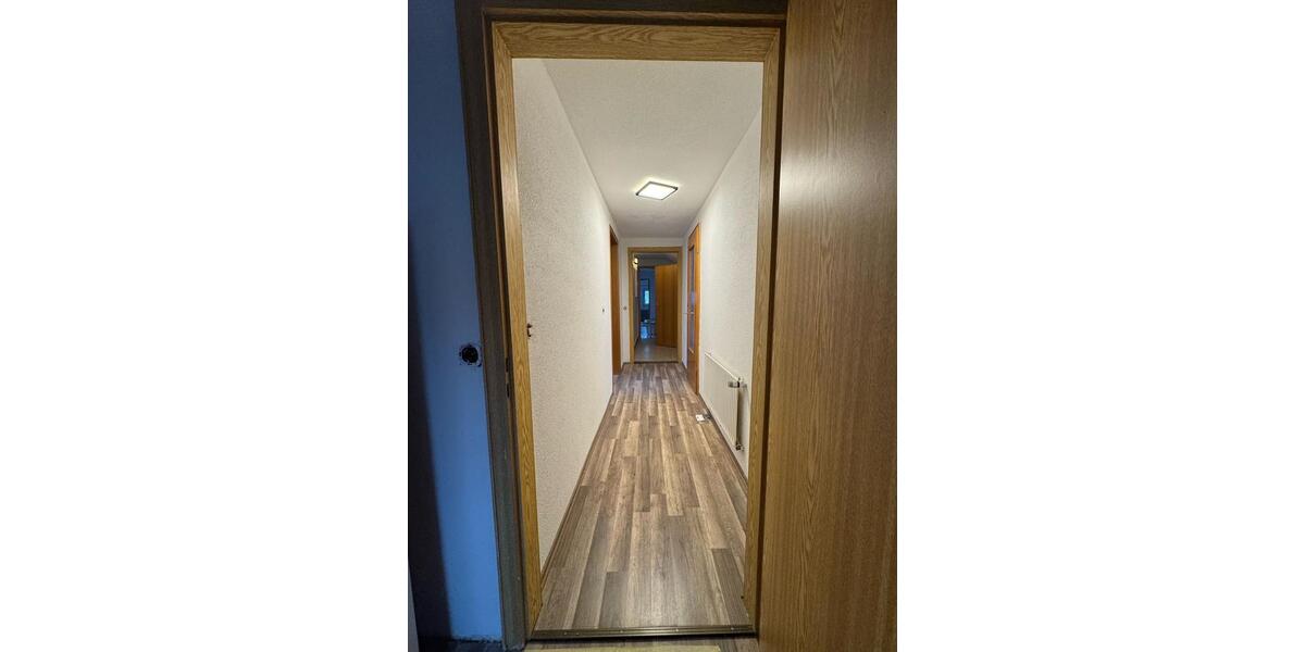 Dachgeschoßwohnung Tuttlingen - 3 Zimmer, 80 m&sup2;, 700&euro; | Angebot:25852575