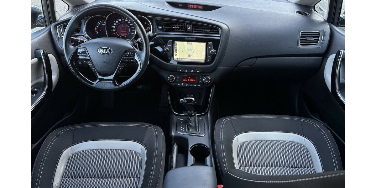 Kia Ceed 1.6 Spirit NAVI/KAMERA/CARPLAY/SITZHEIZUNG 94.202 km 12.900 &euro; Villingen-Schwenningen 78054