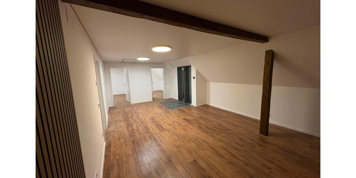 Dachgeschoßwohnung Donaueschingen - 4 Zimmer, 115 m&sup2;, 1.200&euro; | Angebot:25660059