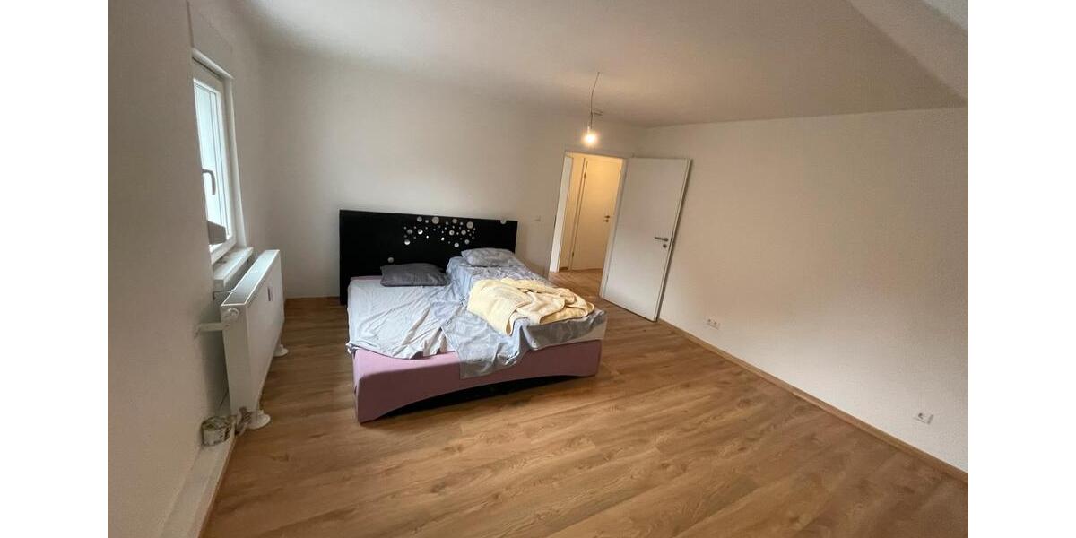 Dachgeschoßwohnung Villingen-Schwenningen Schwenningen - 1 Zimmer, 75 m&sup2;, 1.050&euro; | Angebot:25161035