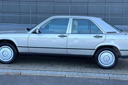Mercedes-Benz 190 49.435 km 5.990 &euro; Tuttlingen 78532