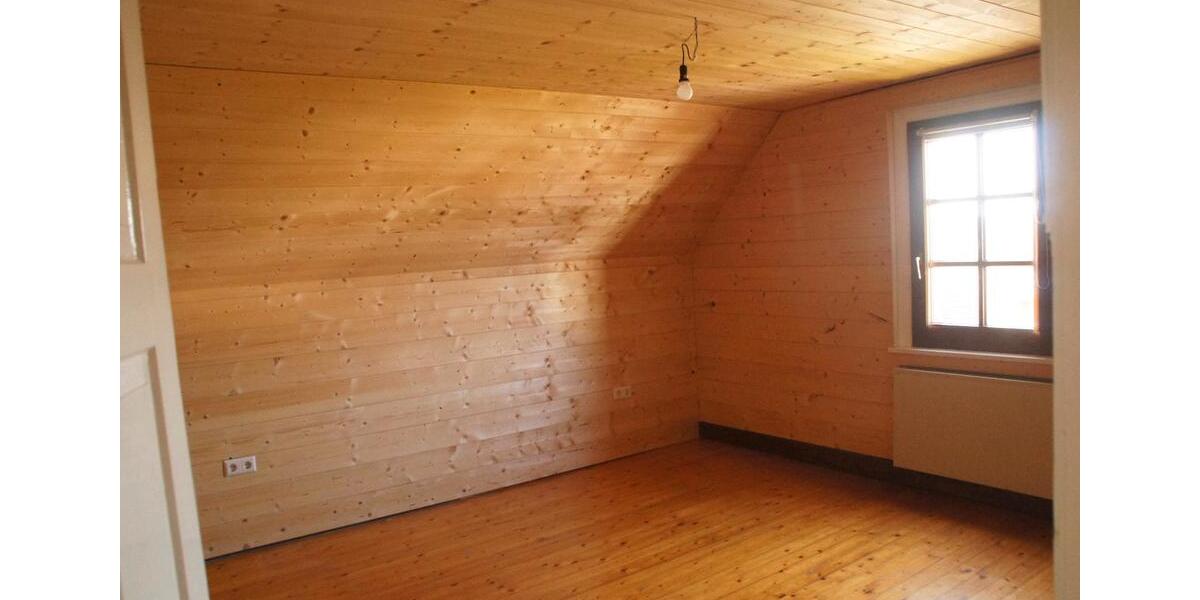 Dachgeschoßwohnung Dunningen - 4 Zimmer, 86 m&sup2;, 670&euro; | Angebot:25824176