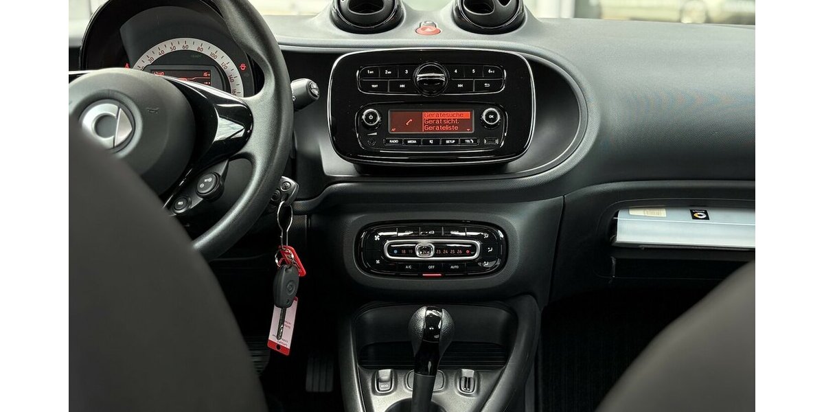 Smart ForTwo EQ Coupe SITZHEIZUNG/BLUETOOTH/ISO/1.HAND 21.989 km 9.900 &euro; Villingen-Schwenningen 78054