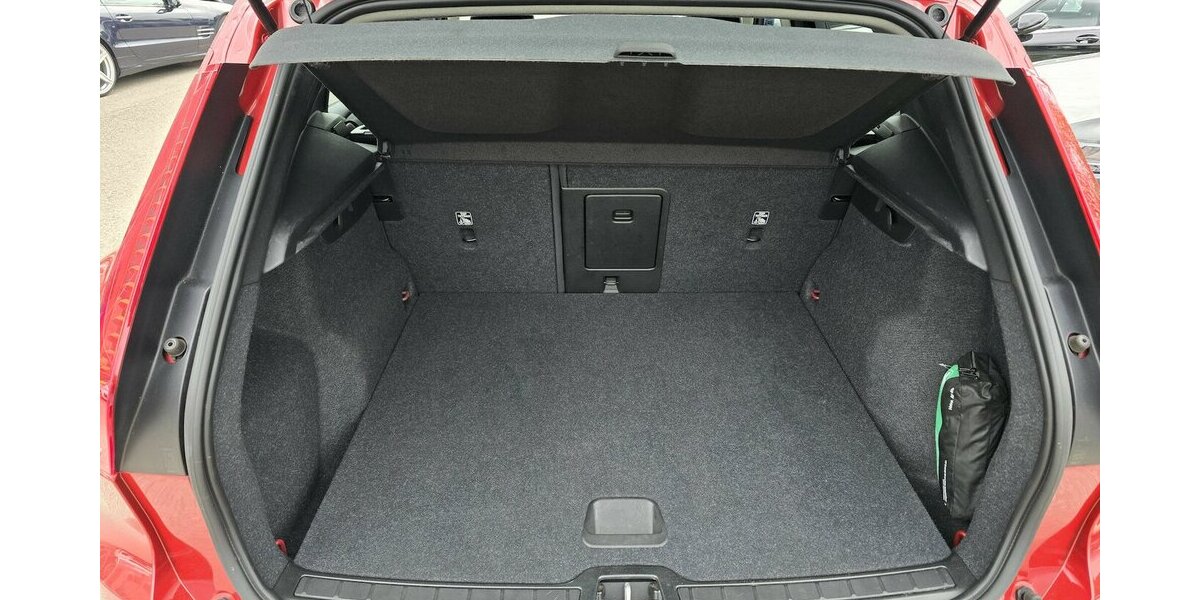 Volvo XC40 T4 MOMENTUM AWD/KLIMA/LEDER/ PRO-PAKET/LED 52.808 km 26.900 &euro; Villingen-Schwenningen 78054