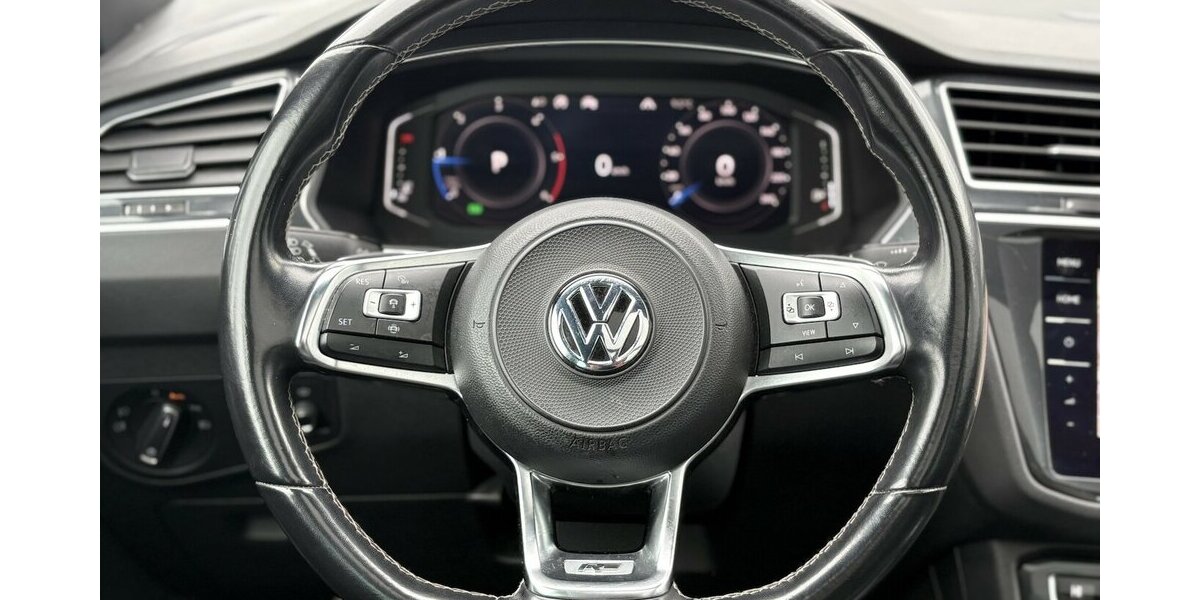 VW Tiguan 2.0 TDI 4Motion R-Line 360°/PANO/MEMORY 103.124 km 29.900 &euro; Villingen-Schwenningen 78054