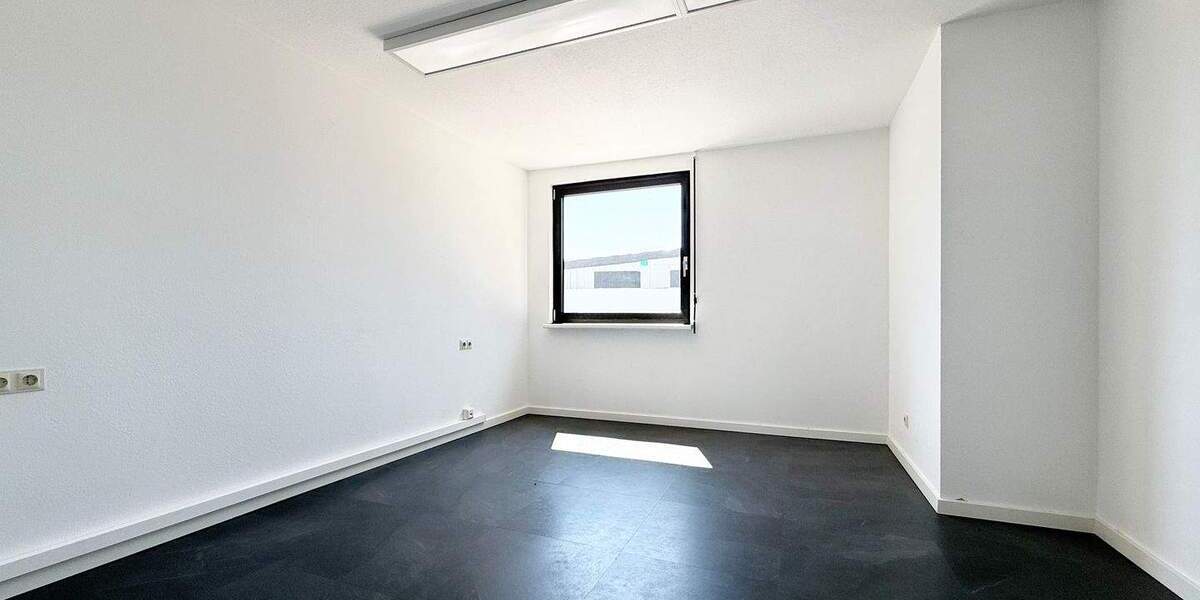 Gewerbeobjekt Tuttlingen - 4 Zimmer, 101 m&sup2;, 890&euro; | Angebot:25662385