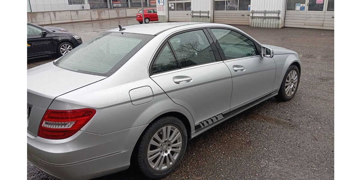 Mercedes-Benz 200 157.868 km 8.499 &euro; Rottweil 78628