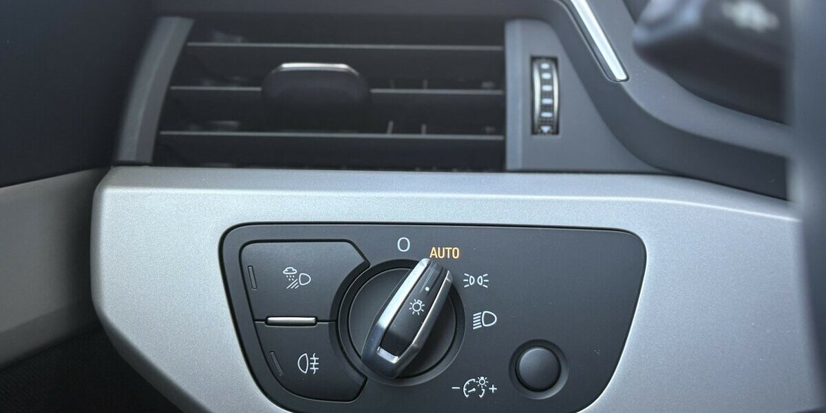 Audi A4 40 TDI quattro advanced ACC/DAB/NAVI/AHK/LED 71.953 km 24.900 &euro; Villingen-Schwenningen 78054