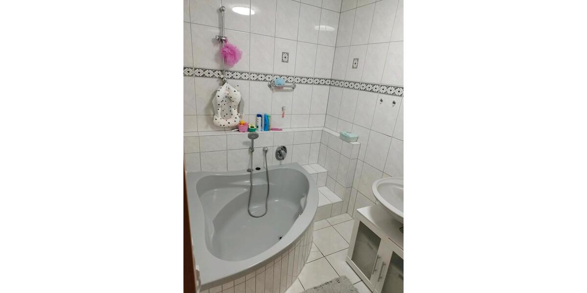 Etagenwohnung Villingen-Schwenningen Schwenningen - 4 Zimmer, 102 m&sup2;, 250.000&euro; | Angebot:24111903