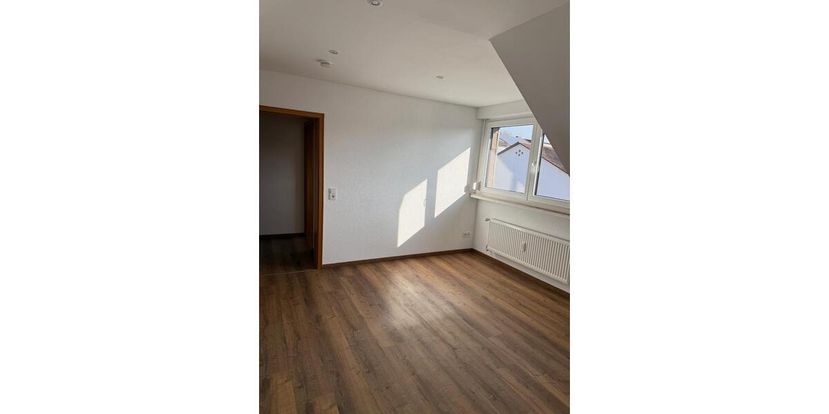 Dachgeschoßwohnung Donaueschingen - 3 Zimmer, 89 m&sup2;, 950&euro; | Angebot:25843410