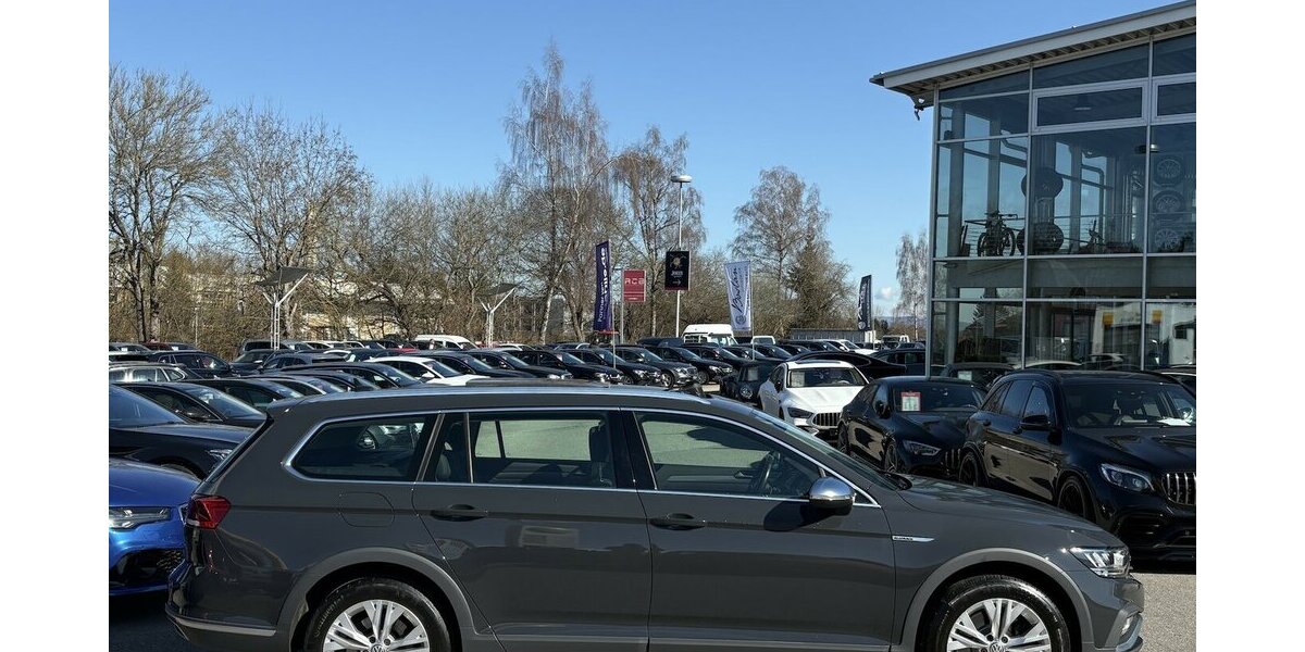 VW Passat Alltrack 2.0 TDI MASSAGE/PANO/NAVI/1.HAND 88.854 km 26.800 &euro; Villingen-Schwenningen 78054