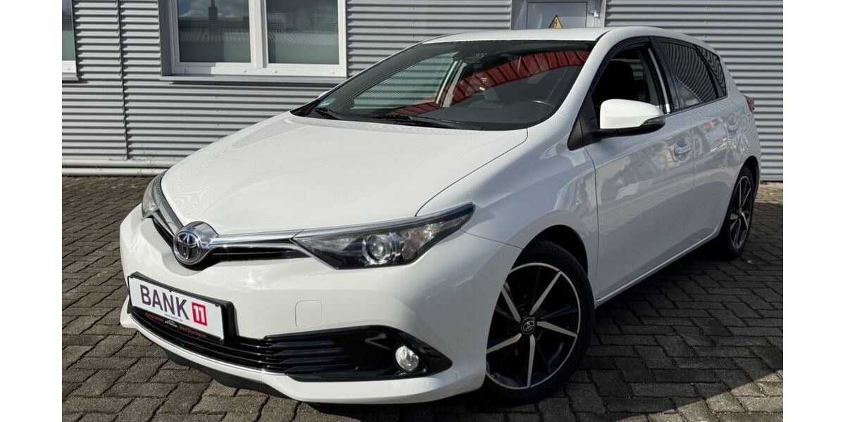 Toyota Auris 114.000 km 10.980 &euro; Bad Dürrheim 78073