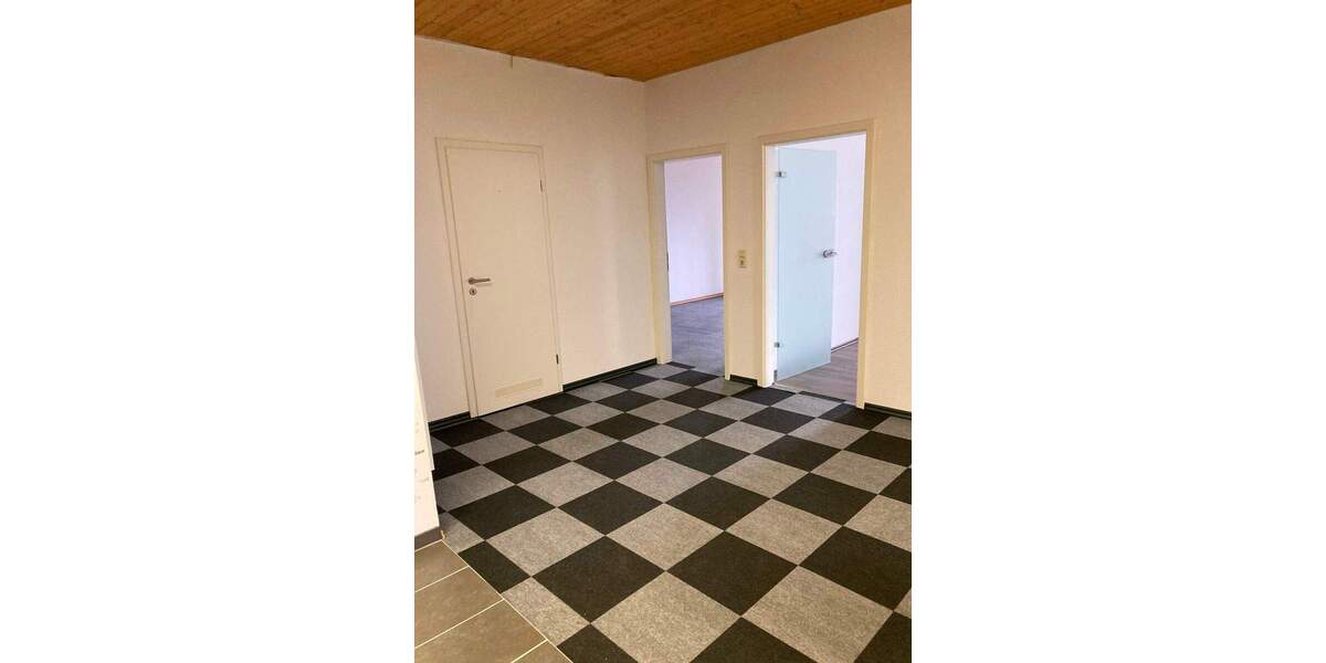 Gewerbeobjekt Villingen-Schwenningen Villingen - 8 Zimmer, 350 m&sup2;, 2.275&euro; | Angebot:25669185
