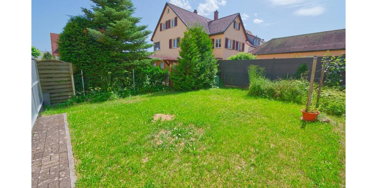 Über 6% Brutto-RENDITE, top renoviert & gut vermietet! Attraktive 2,5 Zimmer-Dachgeschosswohnung mit Stellplatz - Dachgeschoßwohnung Villingen-Schwenningen Schwenningen | Angebot:25376509