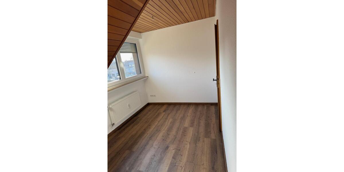 Dachgeschoßwohnung Donaueschingen - 3 Zimmer, 89 m&sup2;, 950&euro; | Angebot:25843410