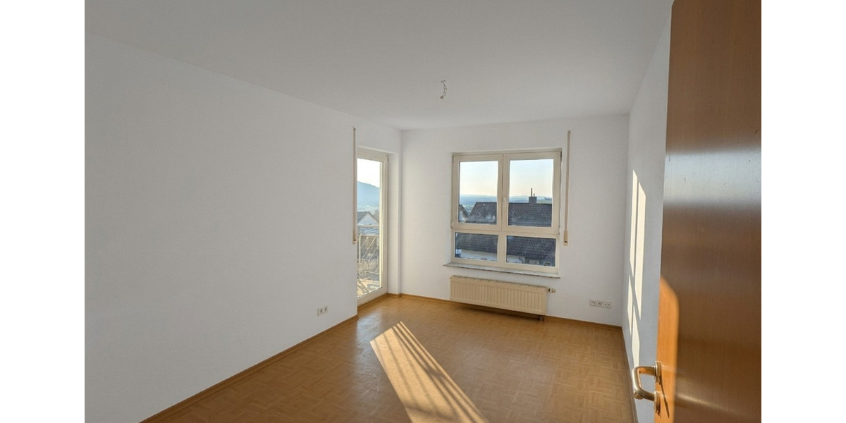 Hochparterre Dürbheim - 4.5 Zimmer, 108 m&sup2;, 1.000&euro; | Angebot:25843618