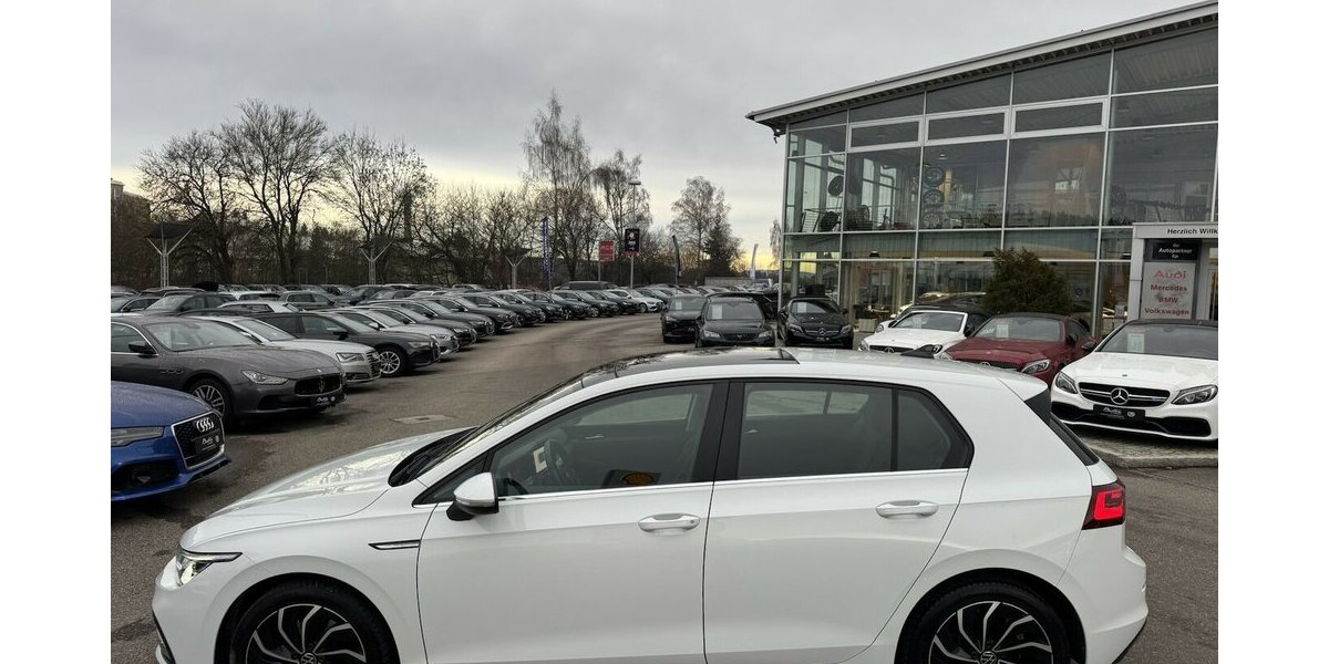 VW Golf 1 ST EDITION VIII LIM. STYLE/MASSAGE/MEMORY 128.913 km 16.800 &euro; Villingen-Schwenningen 78054