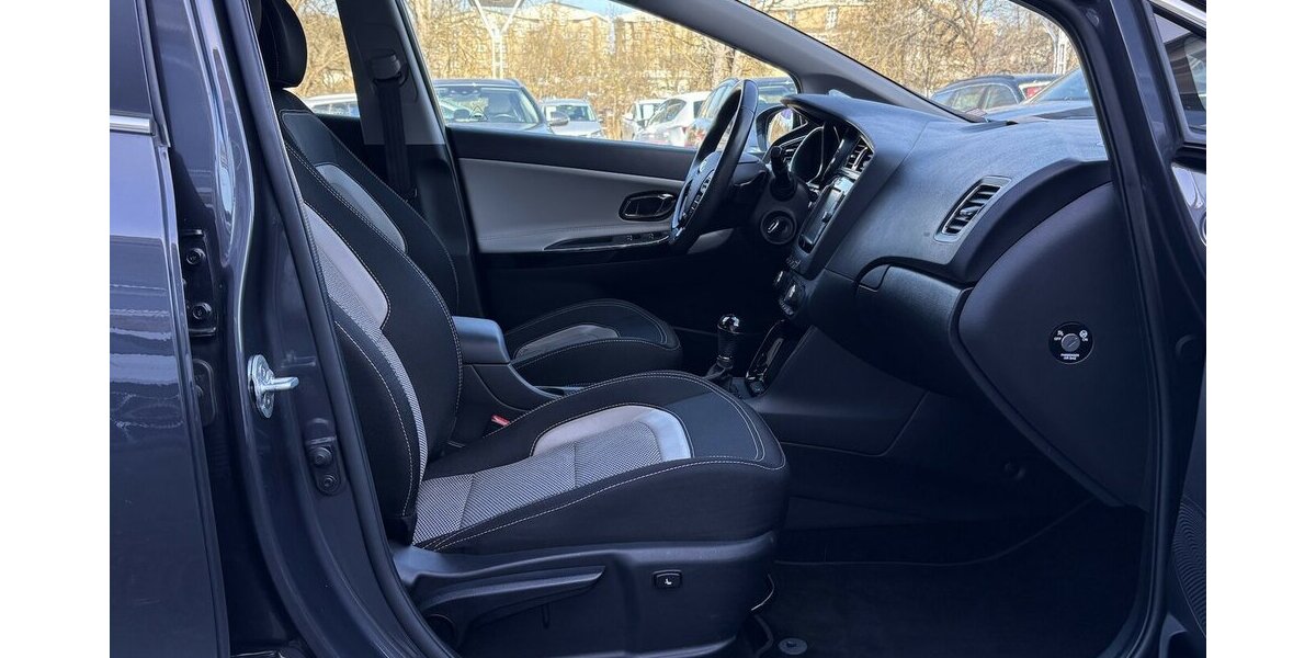 Kia Ceed 1.6 Spirit NAVI/KAMERA/CARPLAY/SITZHEIZUNG 94.202 km 12.900 &euro; Villingen-Schwenningen 78054