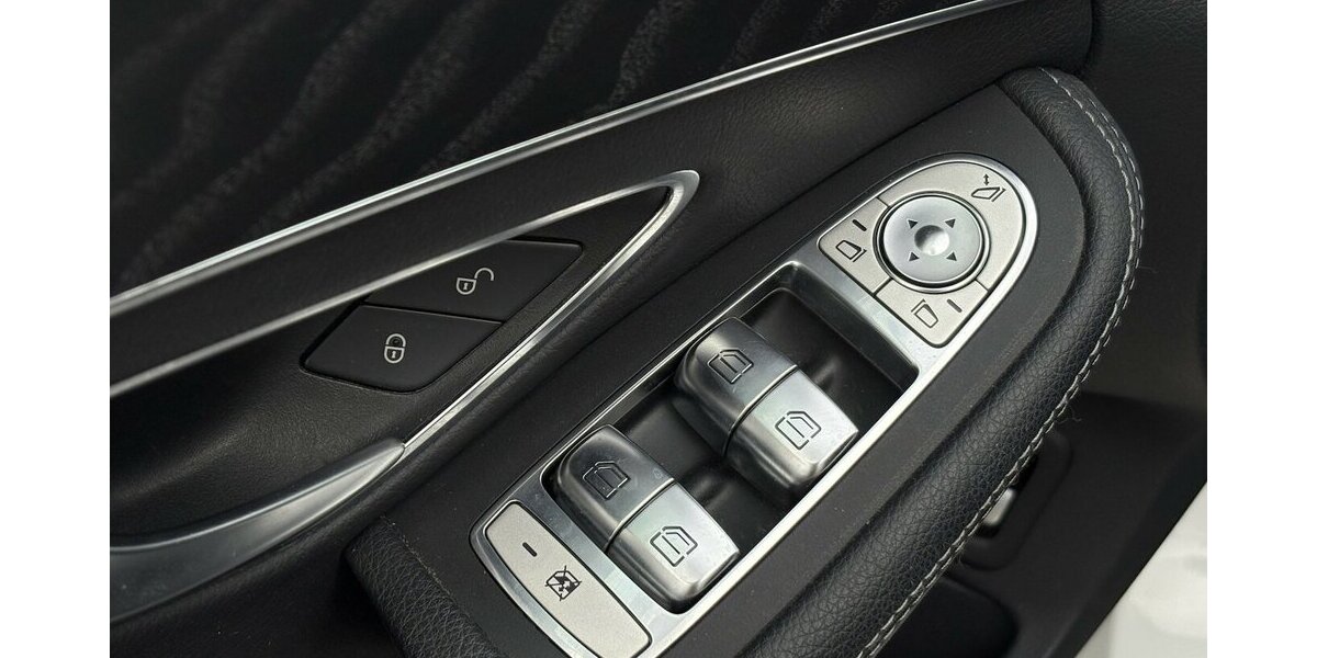 Mercedes-Benz C 200 AMG KAMERA/NAVI/CARPLAY/NIGHT/SHZ/ACC/AHK 73.254 km 24.800 &euro; Villingen-Schwenningen 78054