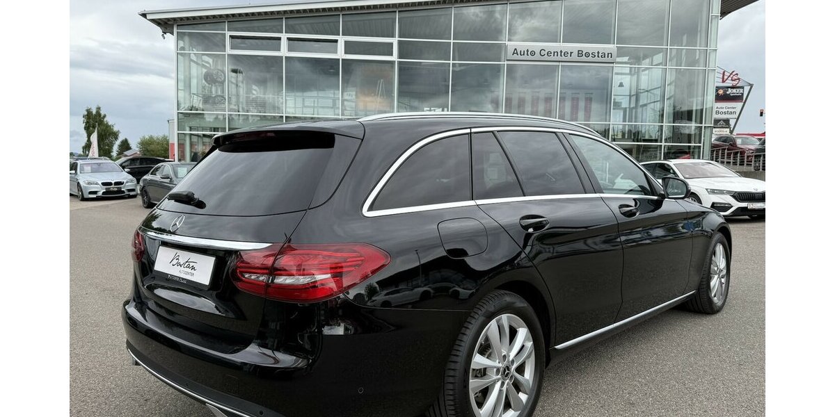 Mercedes-Benz C 180 AVANTGARDE/BURMESTER/KAMERA/HEAD UP/LEDER 72.347 km 25.900 &euro; Villingen-Schwenningen 78054