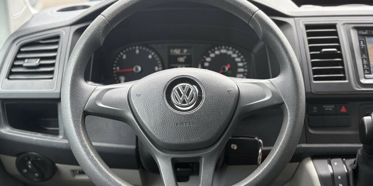 VW T6 Transporter Kasten 9-SITZER/AHK/NAVI/KAMERA 114.224 km 26.800 &euro; Villingen-Schwenningen 78054