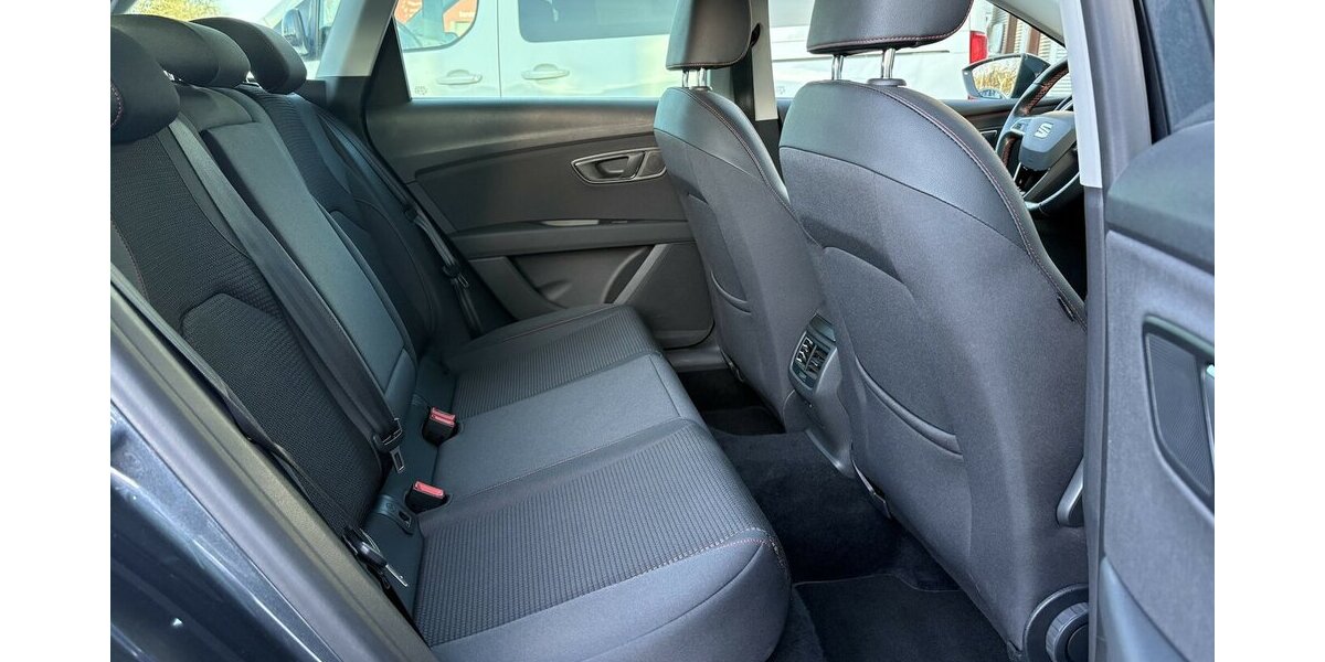 Seat Leon Sports Tourer FR KAMERA/CARPLAY/SHZ/1.HAND 53.232 km 18.900 &euro; Villingen-Schwenningen 78054