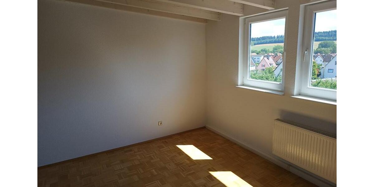Dachgeschoßwohnung Villingen-Schwenningen Schwenningen - 3.5 Zimmer, 100 m&sup2;, 850&euro; | Angebot:26004494