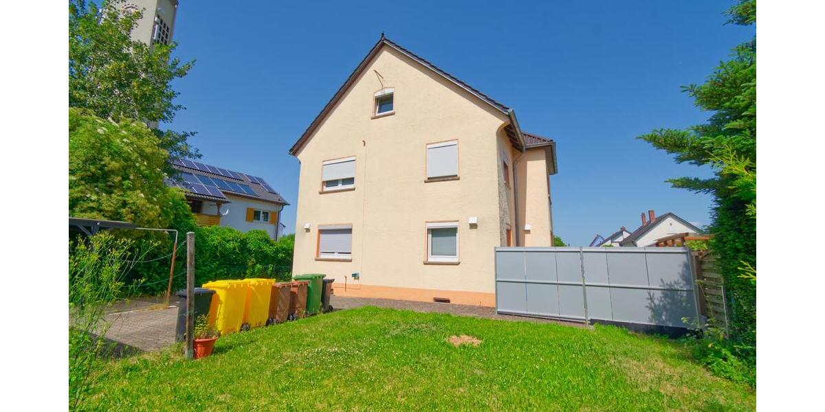 Über 6% Brutto-RENDITE, top renoviert & gut vermietet! Attraktive 2,5 Zimmer-Dachgeschosswohnung mit Stellplatz - Dachgeschoßwohnung Villingen-Schwenningen Schwenningen | Angebot:25376509