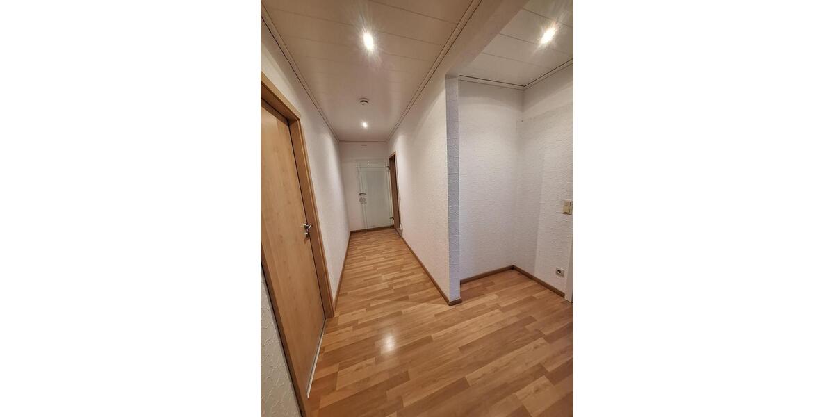 Erdgeschoßwohnung Tuttlingen - 4.5 Zimmer, 138 m&sup2;, 1.200&euro; | Angebot:25418880