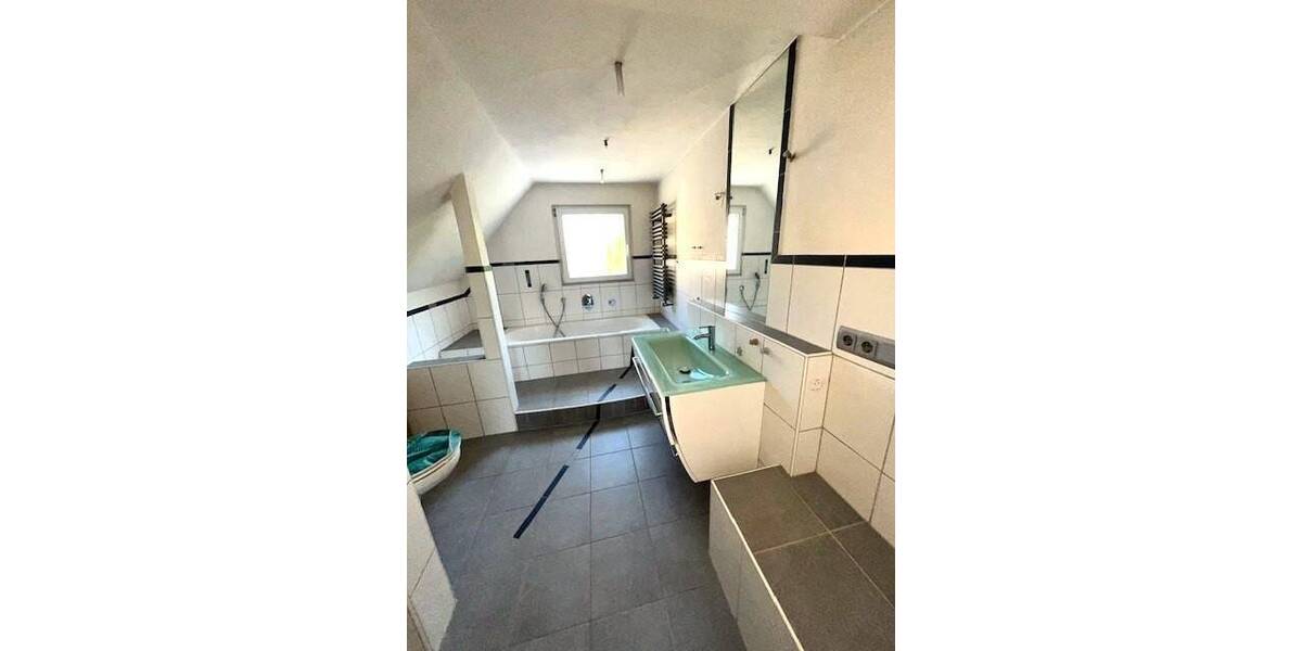 Einfamilienhaus Sankt Georgen im Schwarzwald Stadtgebiet - 7 Zimmer, 200 m&sup2;, 356.000&euro; | Angebot:26787023