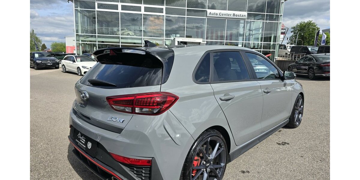 Hyundai i30 N PERFORMANCE/LEDER/PANORAMA/NAVI/DAB/LED 26.583 km 29.900 &euro; Villingen-Schwenningen 78054