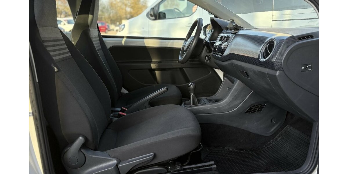 VW up! 1.0 TSI move PDC/KLIMAANLAGE/AUX/ISOFIX 125.127 km 5.900 &euro; Villingen-Schwenningen 78054