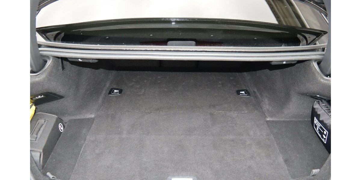 BMW 530e iPERFORMANCE/LUXURY LINE/TV/INNOVATIONS 132.551 km 25.900 &euro; Villingen-Schwenningen 78054