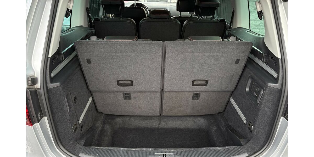 Seat Alhambra FR-Line KEYLE./KAMERA/NAVI/AHK/7-SITZER 136.143 km 17.900 &euro; Villingen-Schwenningen 78054