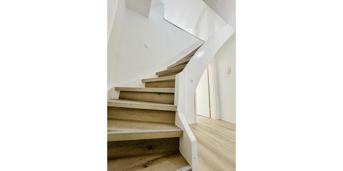 Dachgeschoßwohnung Trossingen - 4.5 Zimmer, 100 m&sup2;, 900&euro; | Angebot:23595540