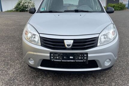 Dacia Sandero 117.000 km 2.850 &euro; Trossingen 78647