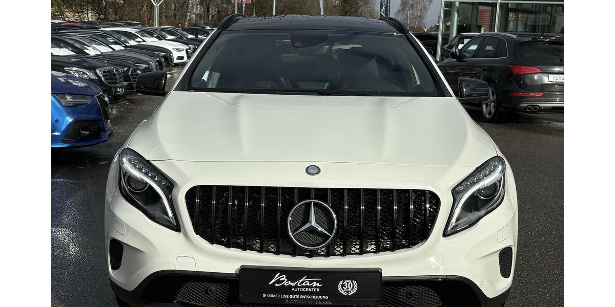 Mercedes-Benz GLA 250 4Matic NIGHT/BI-XENON/PANO/NAVI/MEMORY 138.187 km 15.900 &euro; Villingen-Schwenningen 78054