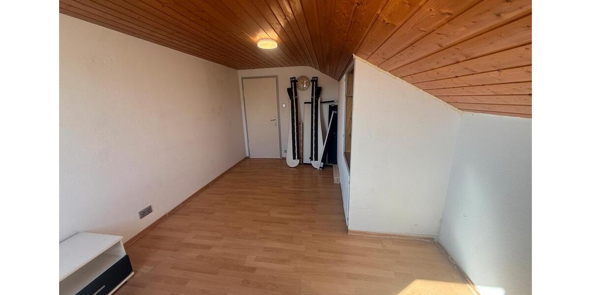 Dachgeschoßwohnung Villingen-Schwenningen Schwenningen - 2 Zimmer, 45 m&sup2;, 700&euro; | Angebot:25922260