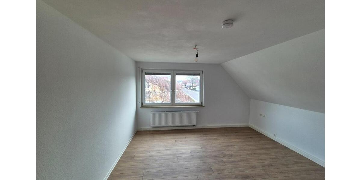 Dachgeschoßwohnung Oberndorf am Neckar - 3.5 Zimmer, 93 m&sup2;, 800&euro; | Angebot:25170911