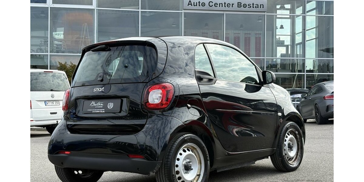 Smart ForTwo EQ Coupe SITZHEIZUNG/BLUETOOTH/ISO/1.HAND 21.989 km 9.900 &euro; Villingen-Schwenningen 78054