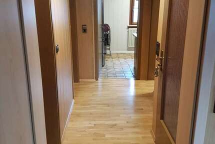 Zimmer Villingen-Schwenningen OT Schwenningen Schwenningen - 350&euro; | Angebot:27335444