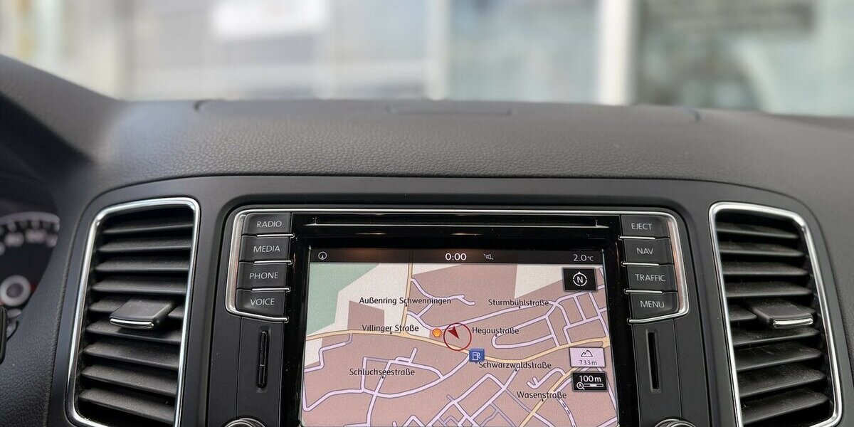 VW Sharan 2.0 TDI Comfortline 7.SITZ/NAVI/SHZ/DSG 107.728 km 21.800 &euro; Villingen-Schwenningen 78054