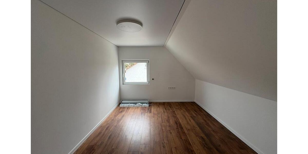 Dachgeschoßwohnung Donaueschingen - 4 Zimmer, 115 m&sup2;, 1.200&euro; | Angebot:25660059