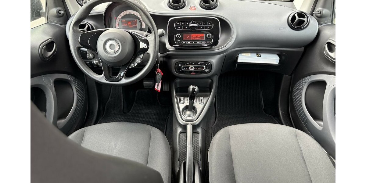 Smart ForTwo EQ Coupe SITZHEIZUNG/BLUETOOTH/ISO/1.HAND 21.989 km 9.900 &euro; Villingen-Schwenningen 78054
